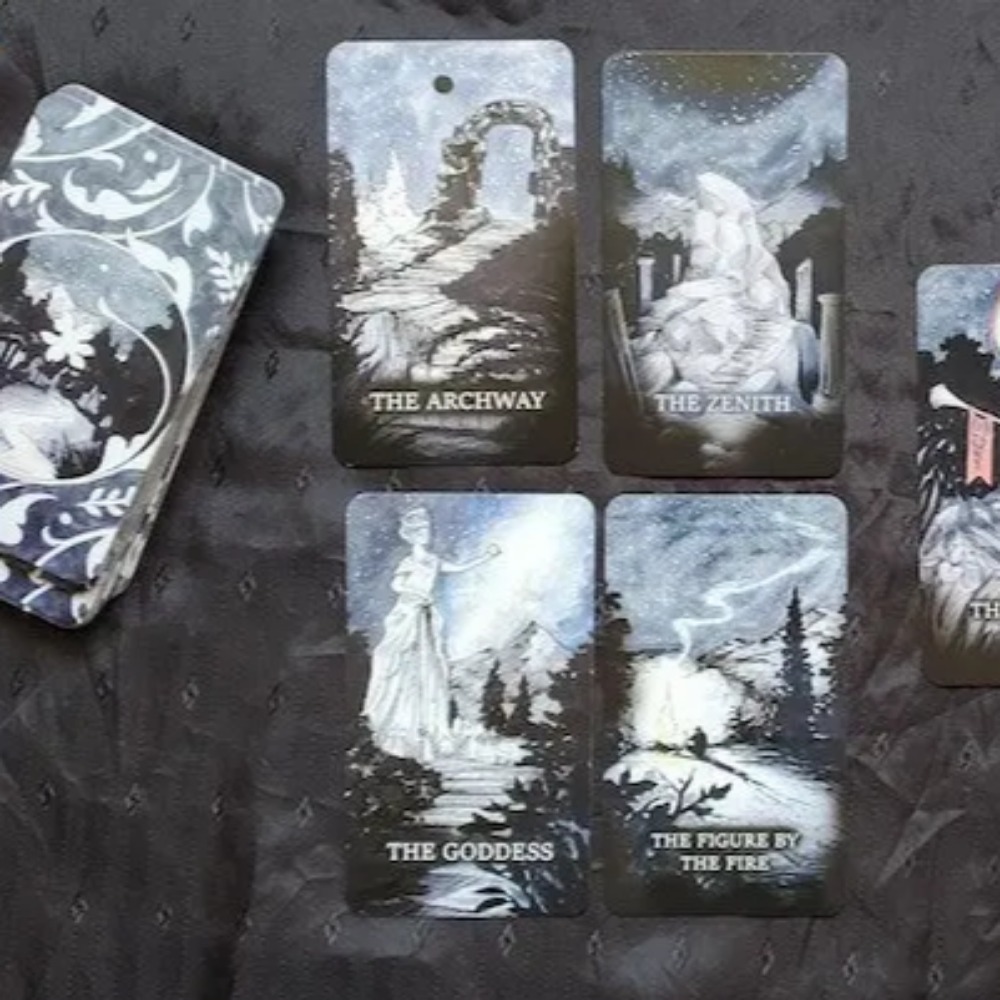 エンドレスなオラクルの手描きのミリオラマカード、デッキ、9x - Tarot Cards Deck With Guidebook のレビューと価格