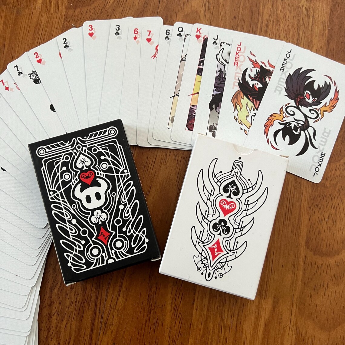 ホロウナイトスタンダードポーカーカードセット黒と白のトランプ - Board Games のレビューと価格